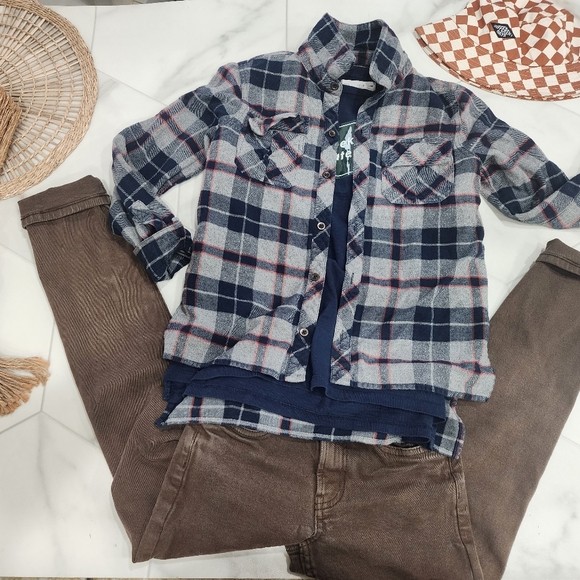 Boys size 8-10, [art class ] gray,blue long sleeve plaid button up flannel shirt - Picture 14 of 16